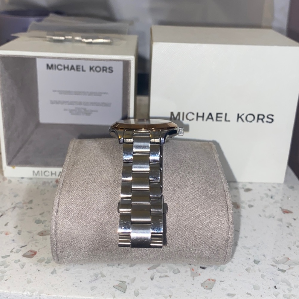 🎁 Michael Kors Silver Classic Watch